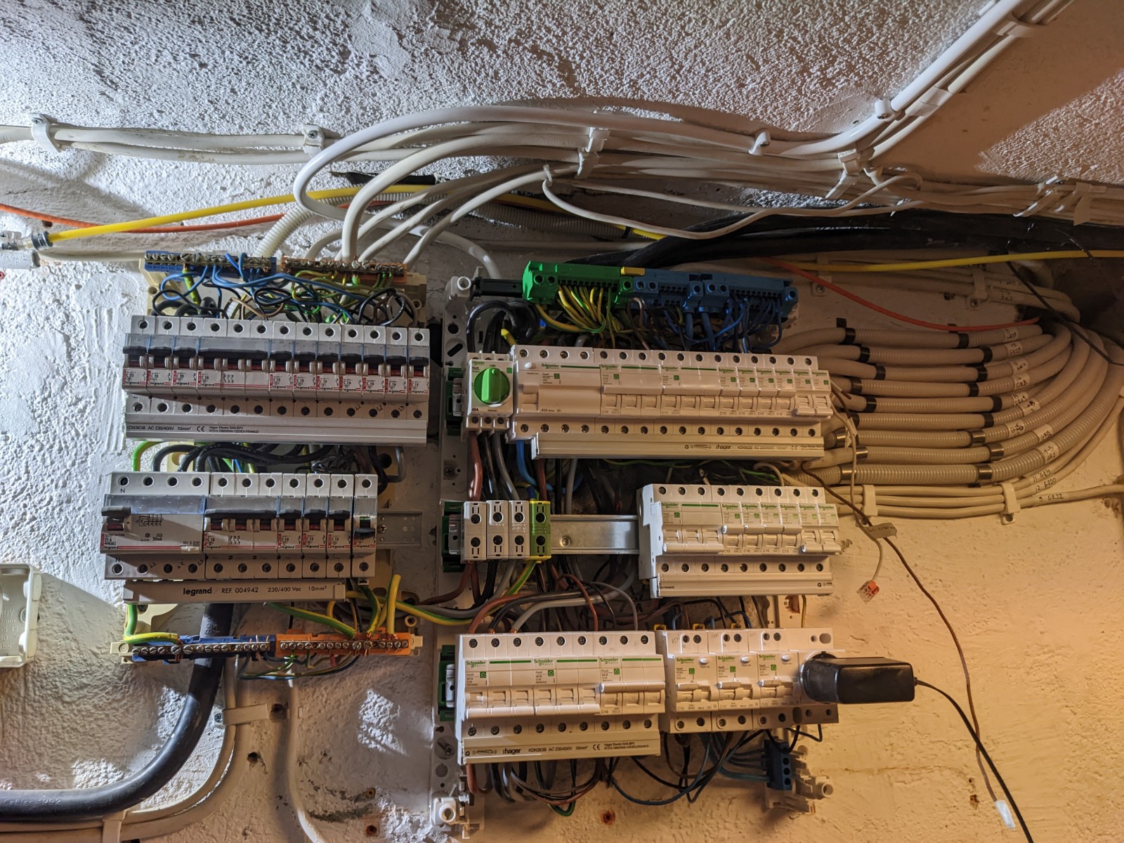 Ny modern normcentral installerad